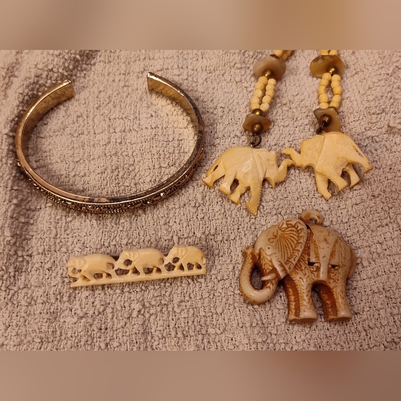 Vintage 4pc lot elephant bracelet, pin and charms - Picture 1 of 10